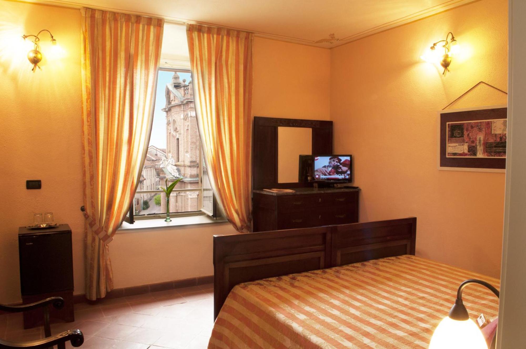 La Foresteria Del Castello - Wellness Hotel In Dimora Storica CastellʼAlfero Szoba fotó