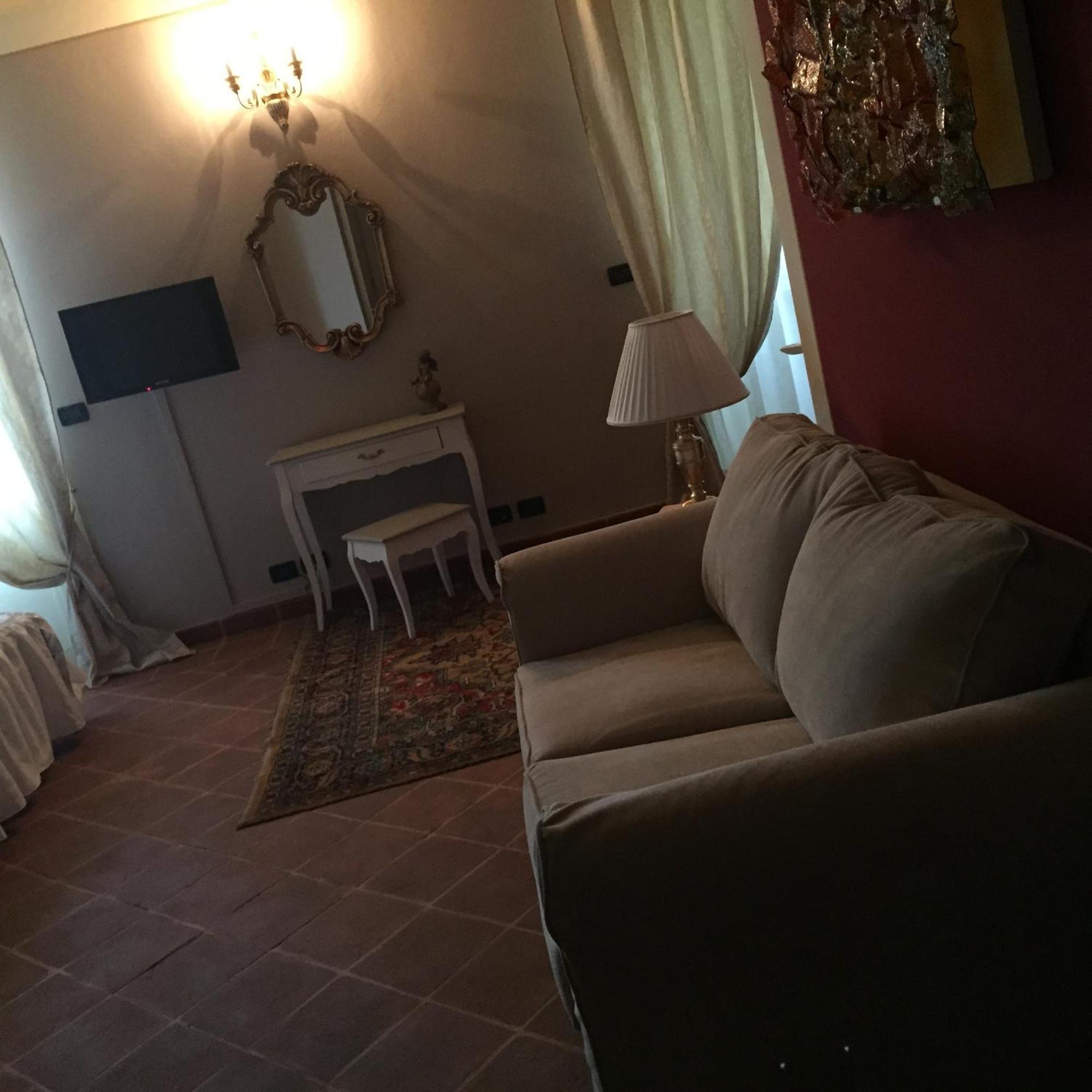 La Foresteria Del Castello - Wellness Hotel In Dimora Storica CastellʼAlfero Szoba fotó