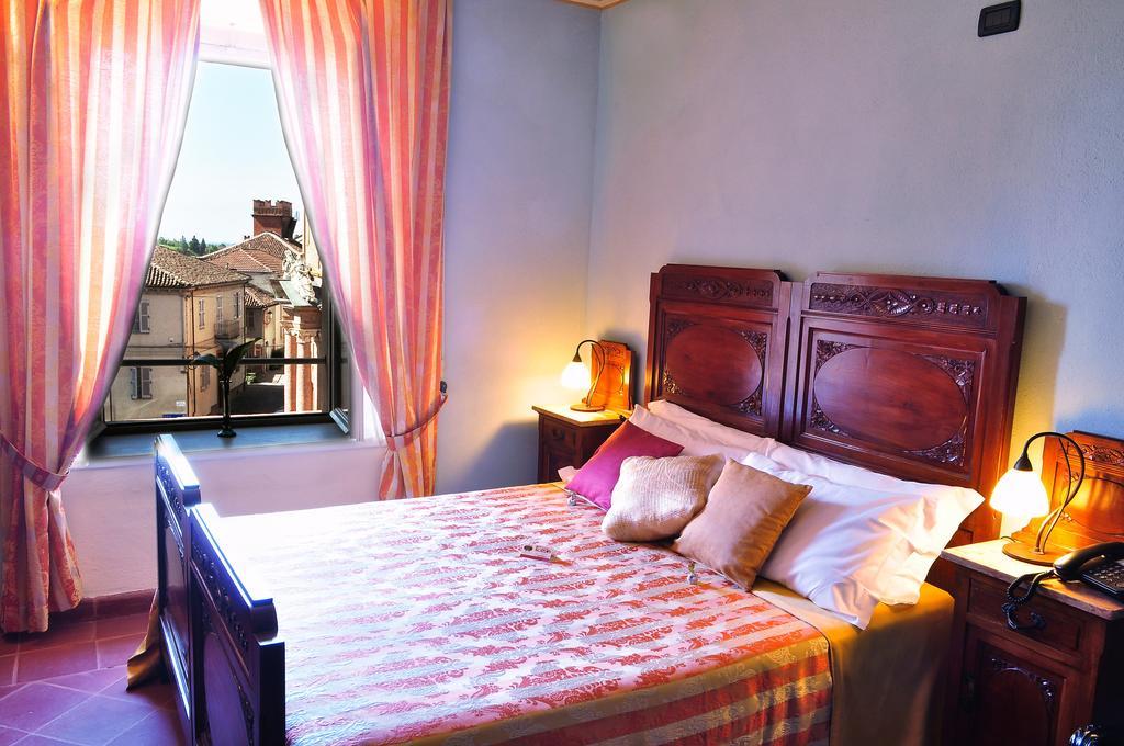 La Foresteria Del Castello - Wellness Hotel In Dimora Storica CastellʼAlfero Szoba fotó