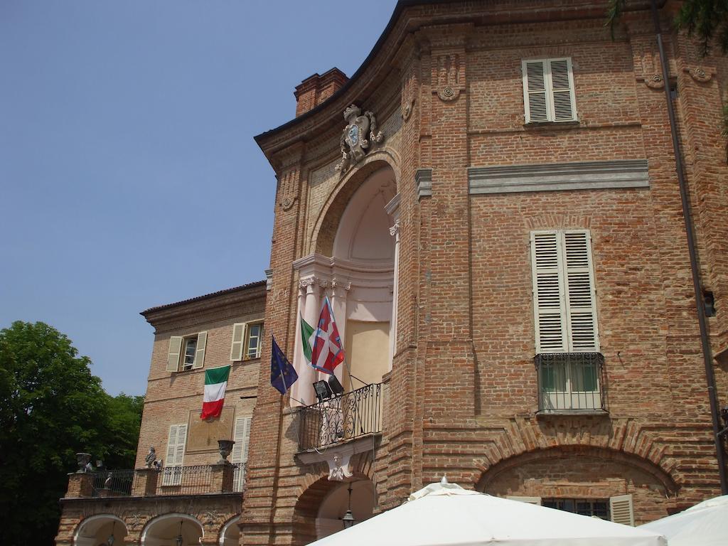 La Foresteria Del Castello - Wellness Hotel In Dimora Storica CastellʼAlfero Kültér fotó