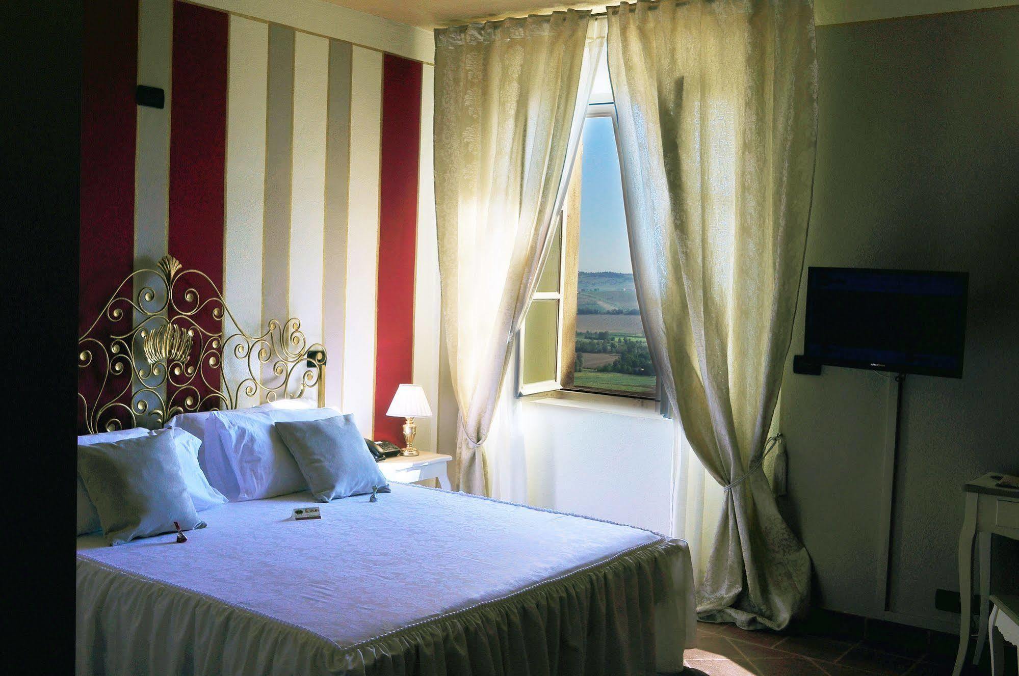 La Foresteria Del Castello - Wellness Hotel In Dimora Storica CastellʼAlfero Kültér fotó