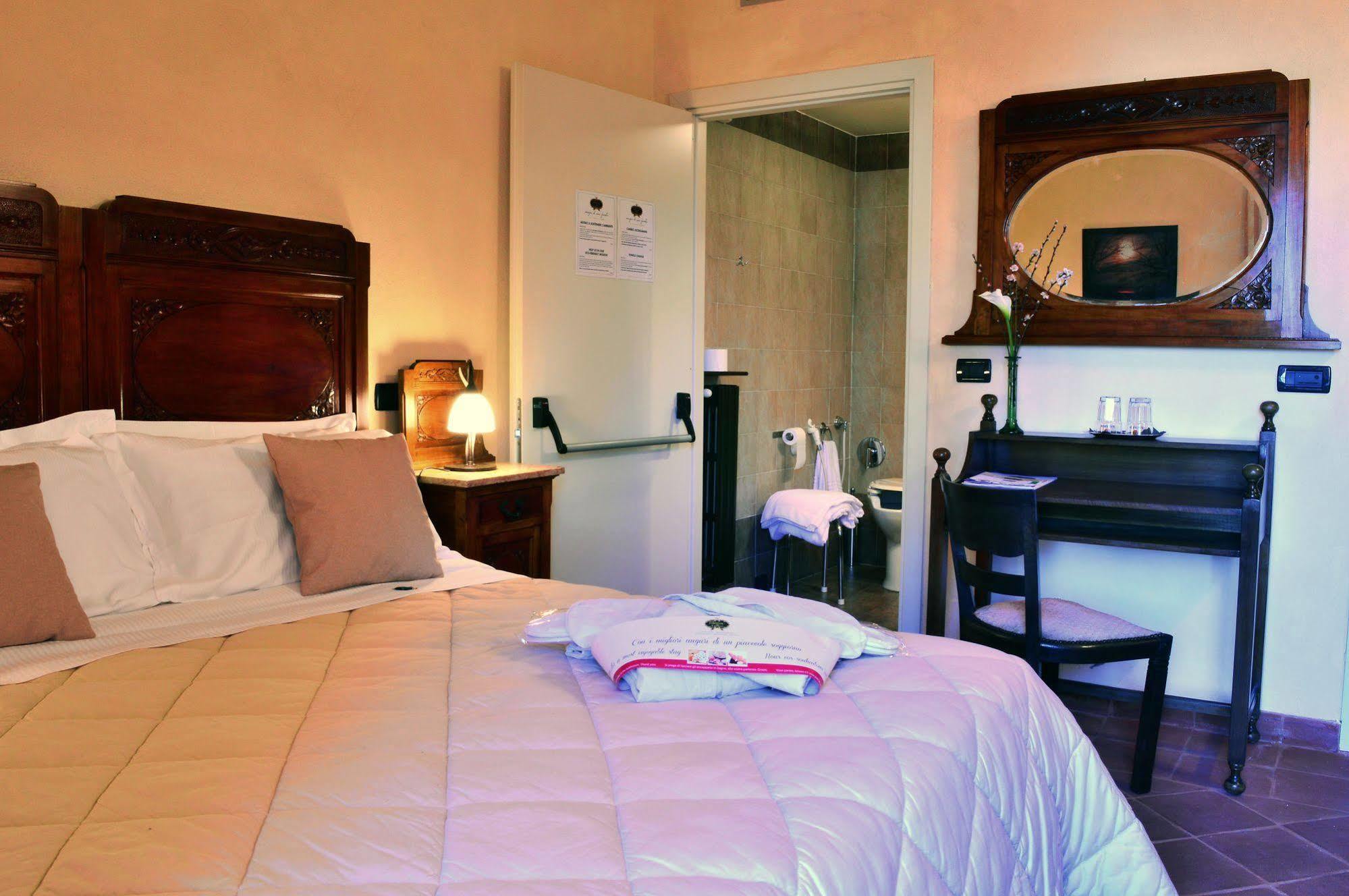 La Foresteria Del Castello - Wellness Hotel In Dimora Storica CastellʼAlfero Kültér fotó