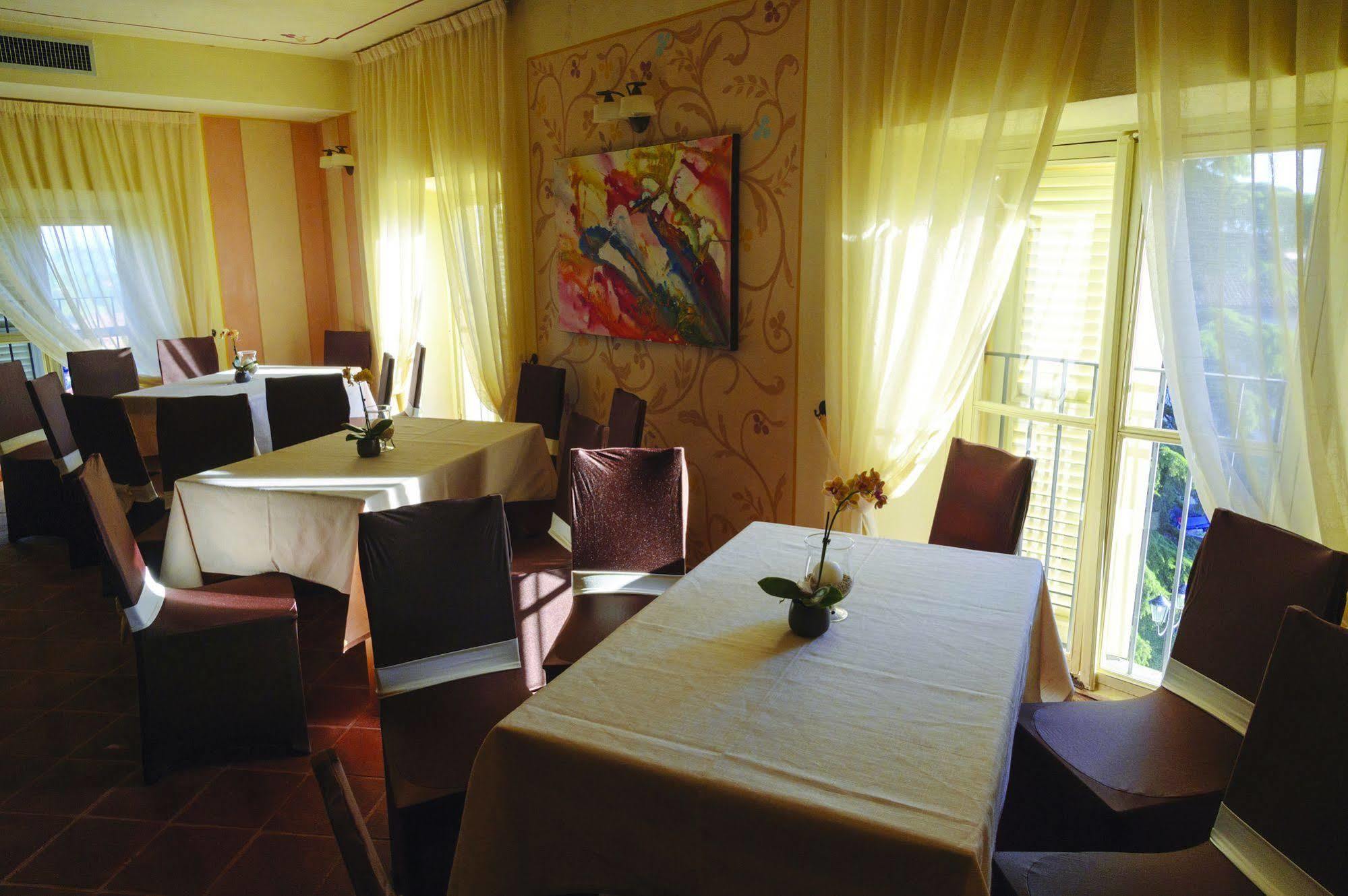 La Foresteria Del Castello - Wellness Hotel In Dimora Storica CastellʼAlfero Kültér fotó